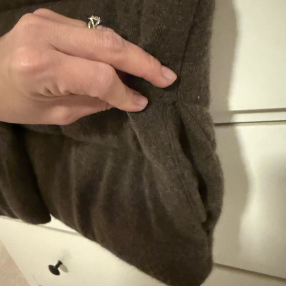 Quince NWT Mongolian Cashmere Brown Puffer Vest medium - Picture 7 of 8